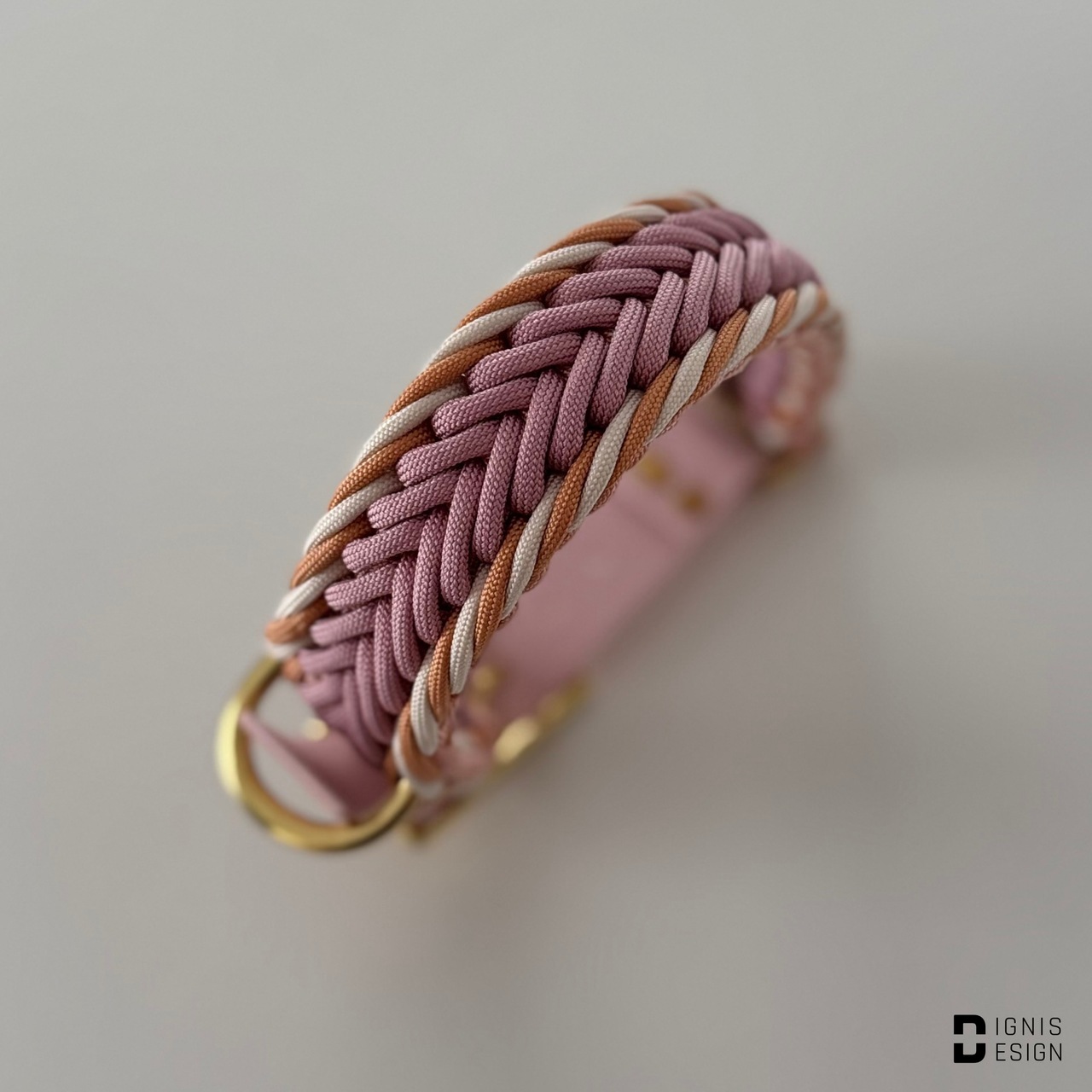 obroża z paracordu - blush; dignis design; paracord; obroża pleciona; akcesoria dla psów